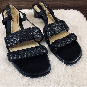 Trotters Black Woven Leather Sandal 8 N